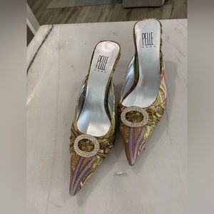 New Pella Moda Woman’s shoes. Size 8. Pella Moda means “fashion in leather”.